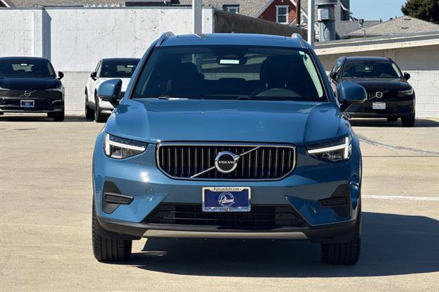 Certified 2025 Volvo XC40 B5 Core AWD/4WD image 8