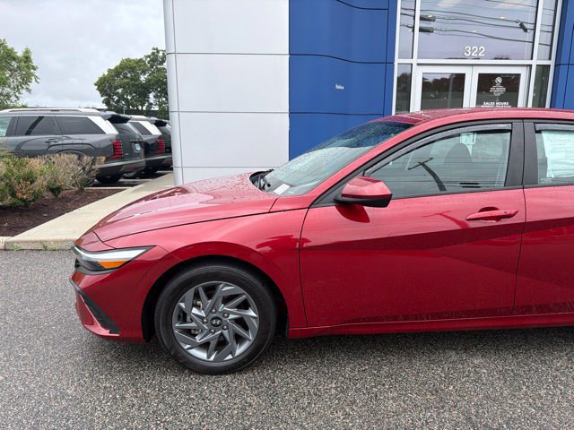 Certified 2024 Hyundai Elantra SEL FWD image 2