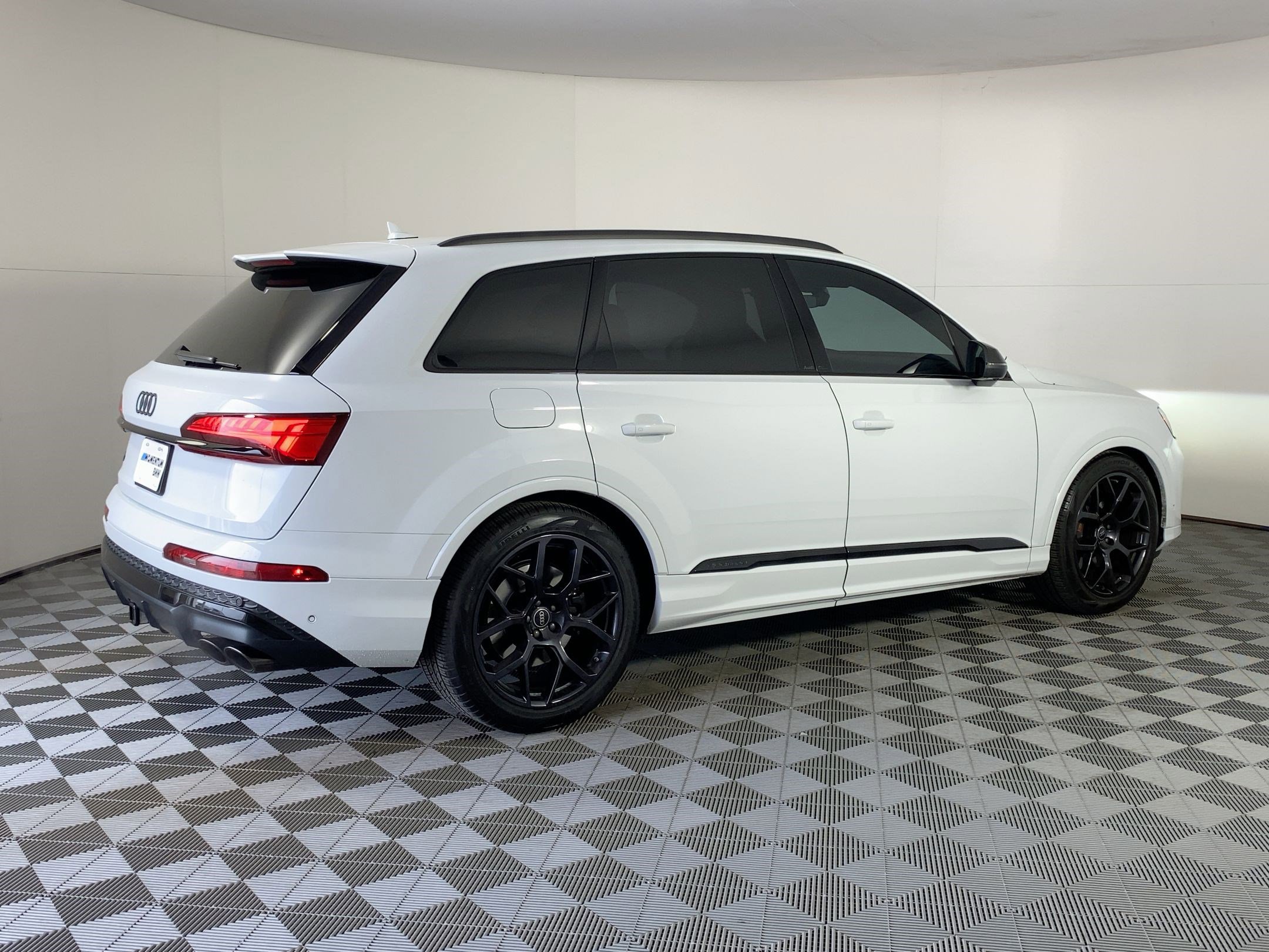 Used 2025 Audi SQ7 Premium Plus w/ Executive Package image 7