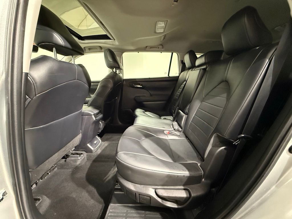 Used 2022 Toyota Highlander XLE image 20