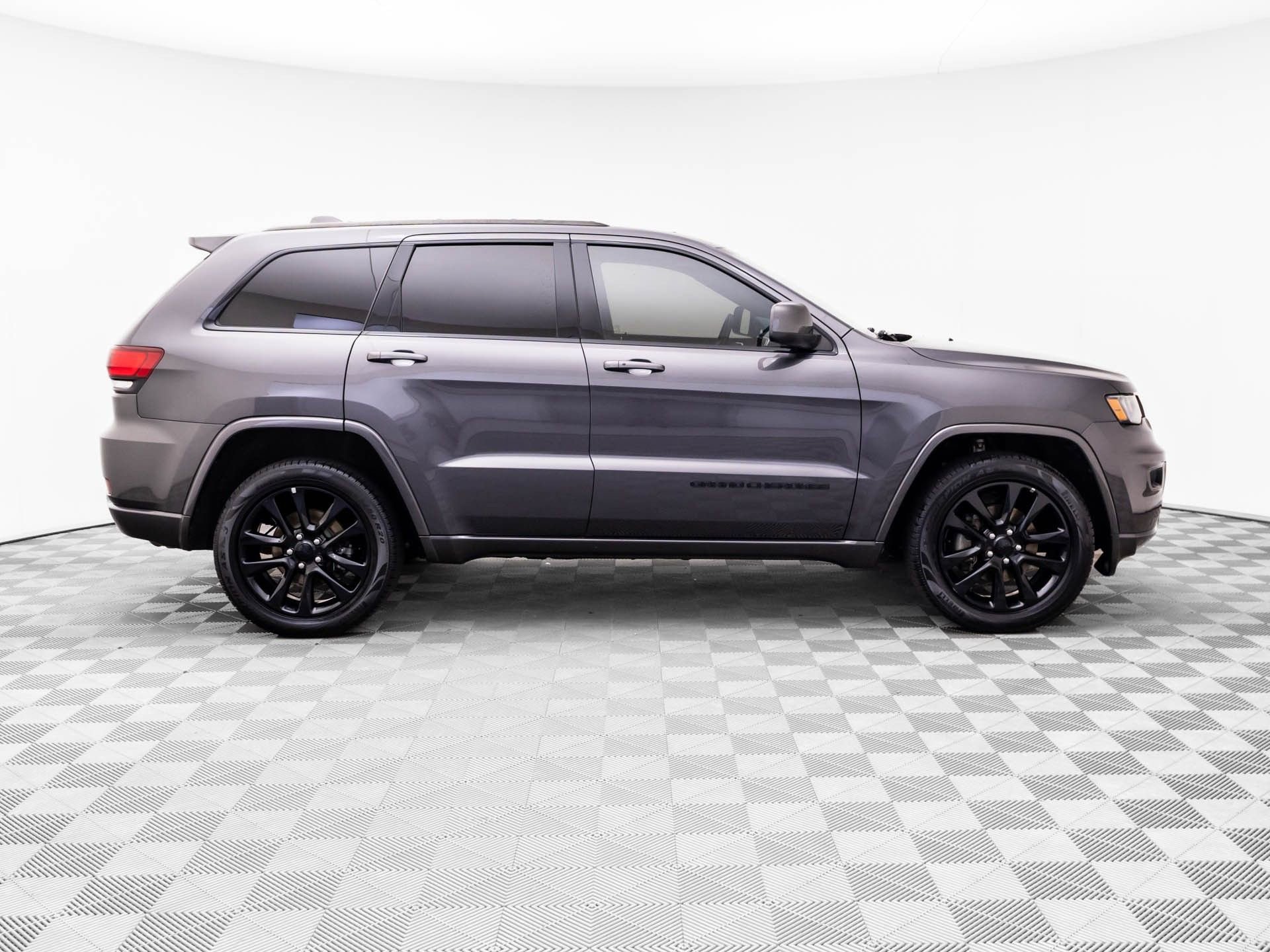 Used 2018 Jeep Grand Cherokee Altitude AWD/4WD image 7
