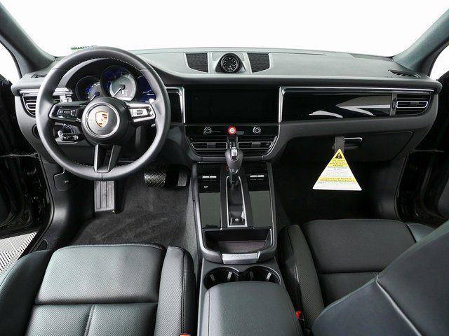 Certified 2026 Porsche Macan AWD/4WD image 23