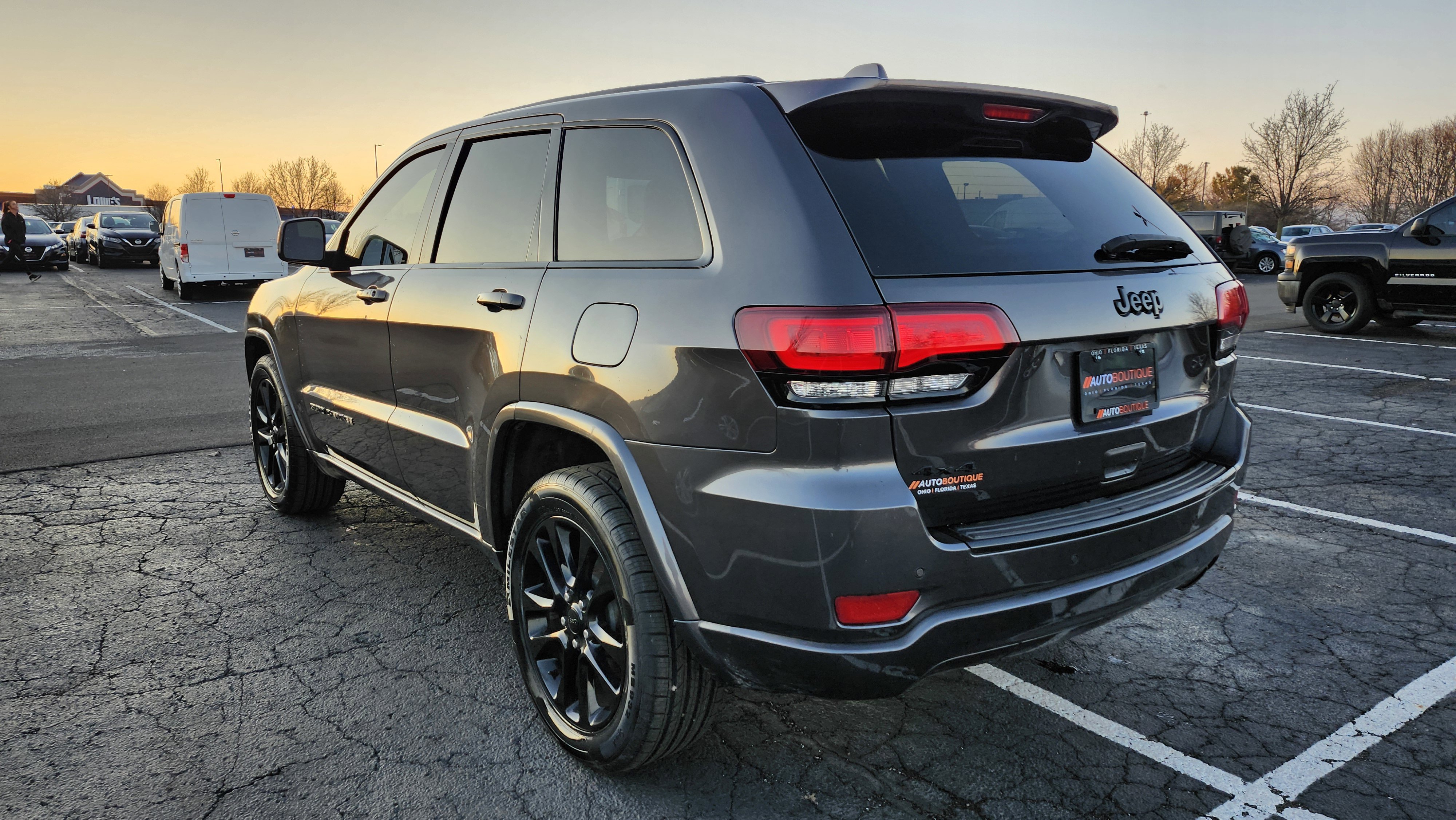 Used 2018 Jeep Grand Cherokee Altitude image 16