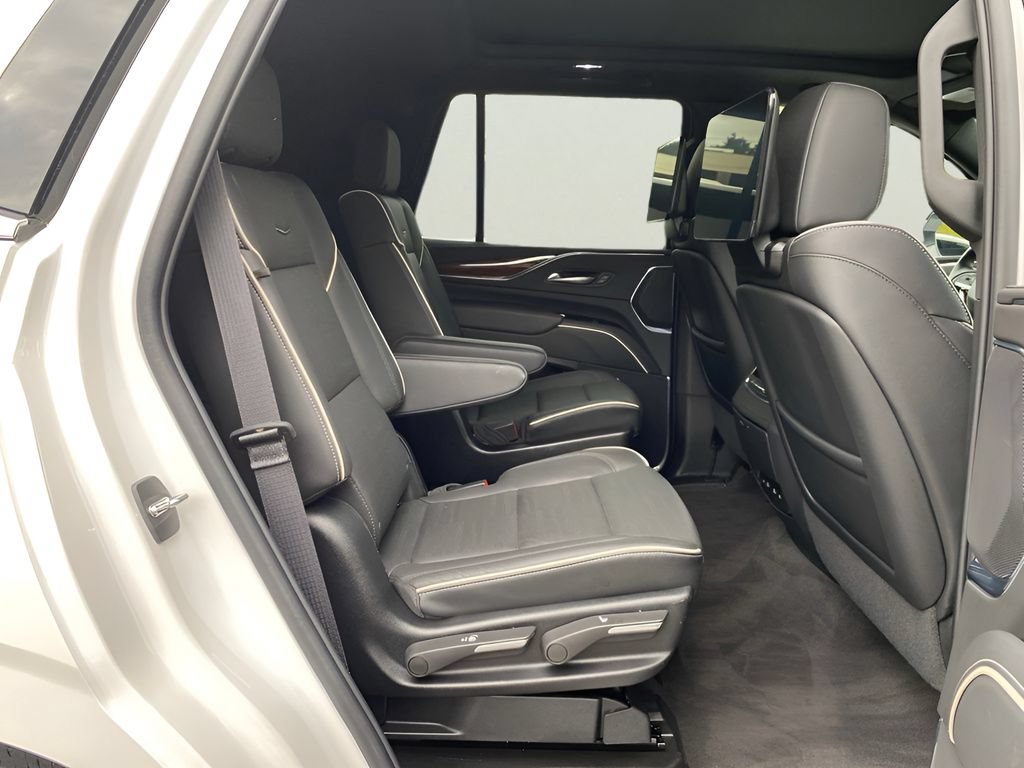 Used 2024 Cadillac Escalade Premium Luxury AWD/4WD image 18