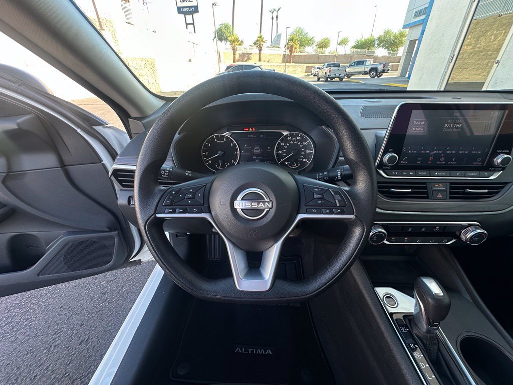 Used 2025 Nissan Altima 2.5 SV FWD image 15