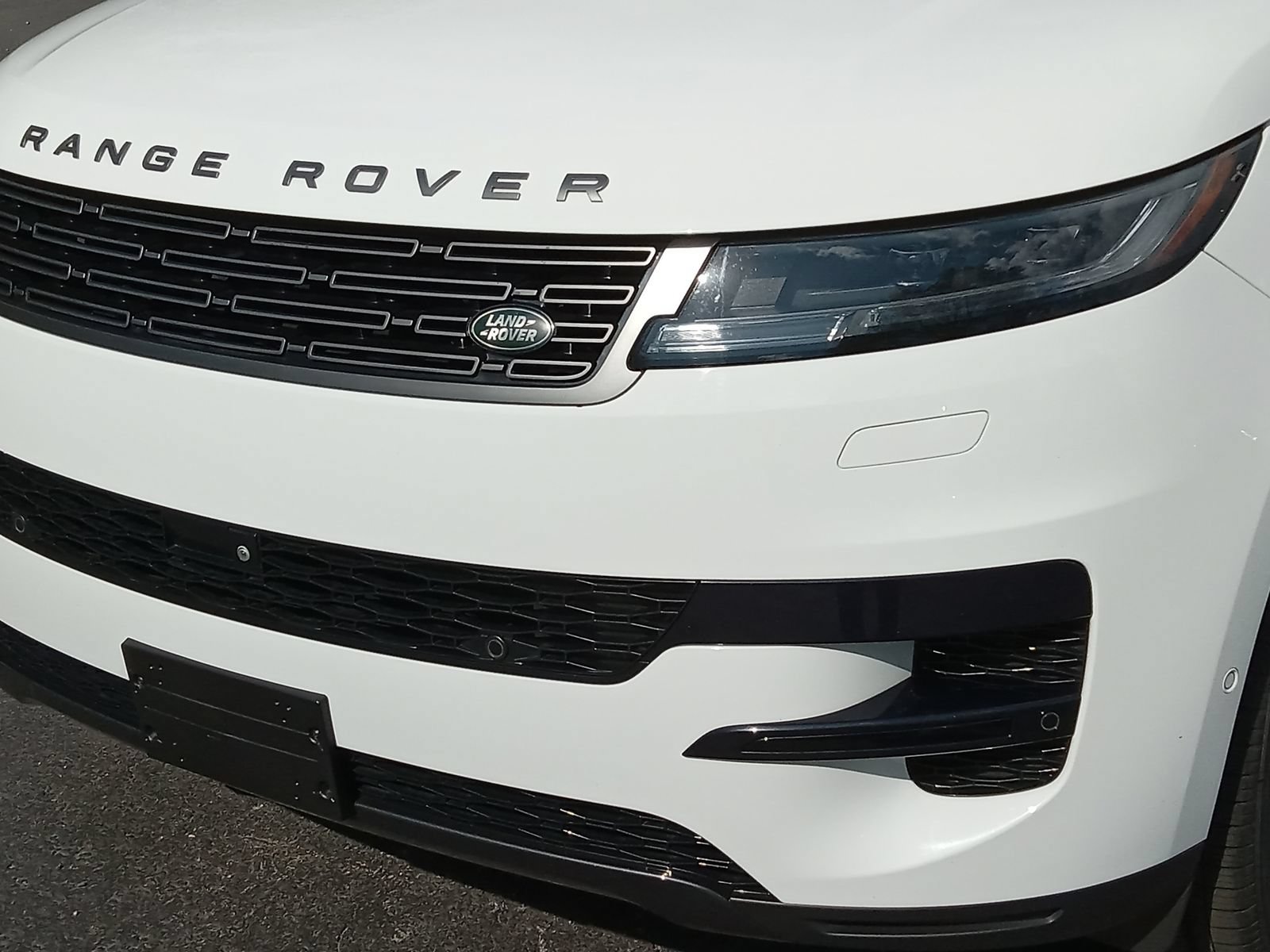 Used 2023 Land Rover Range Rover Sport SE AWD/4WD image 7