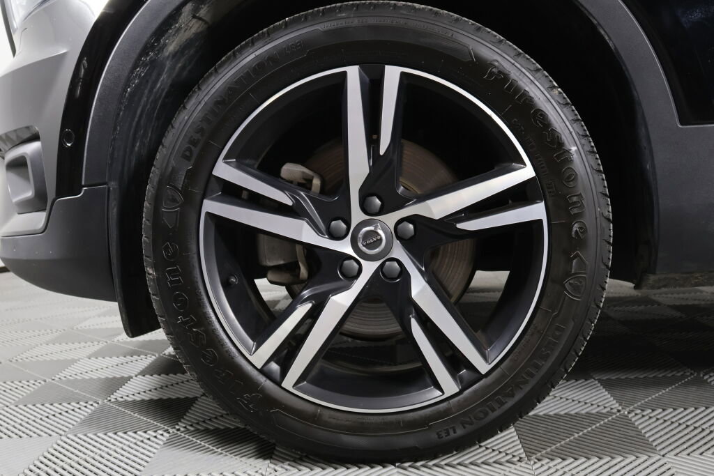 Used 2022 Volvo XC40 T5 R-Design image 9
