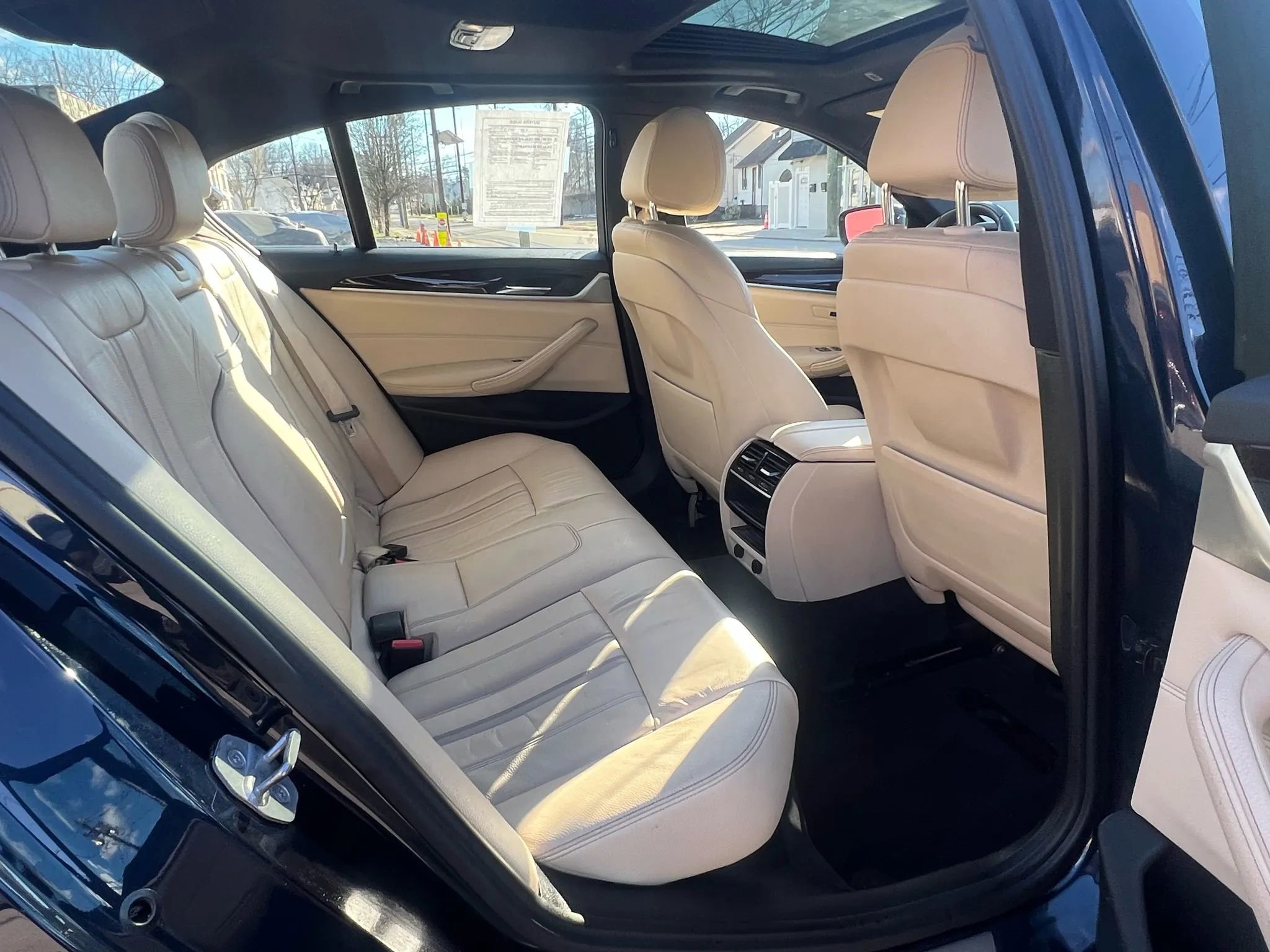 Used 2017 BMW 530i w/ Premium Package image 31