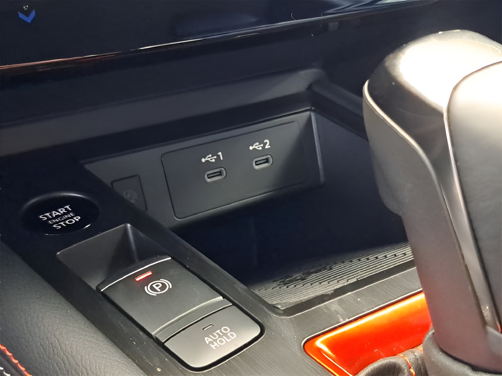 Certified 2025 Nissan Kicks SR FWD image 31