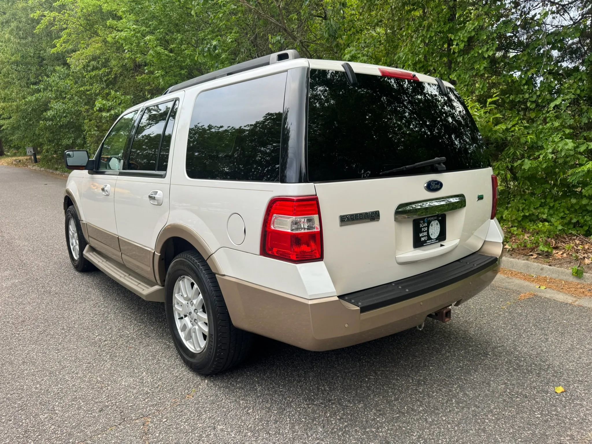 Used 2014 Ford Expedition XLT w/ Equipment Group 202A AWD/4WD image 7