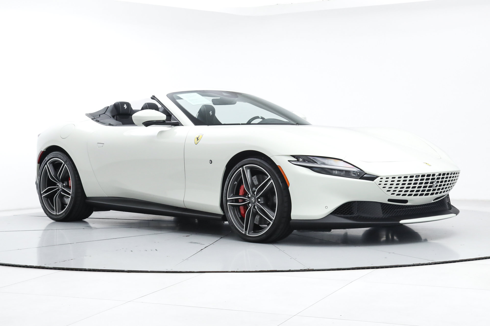 Certified 2025 Ferrari Roma Spider RWD image 12