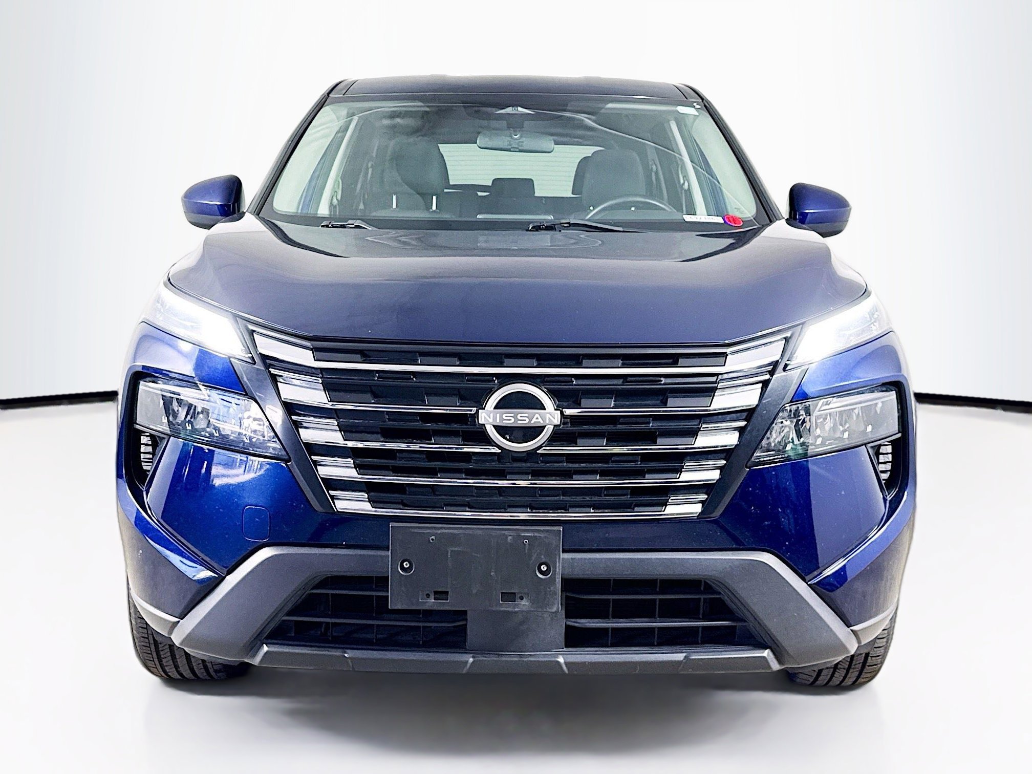 Used 2024 Nissan Rogue SV AWD/4WD image 3