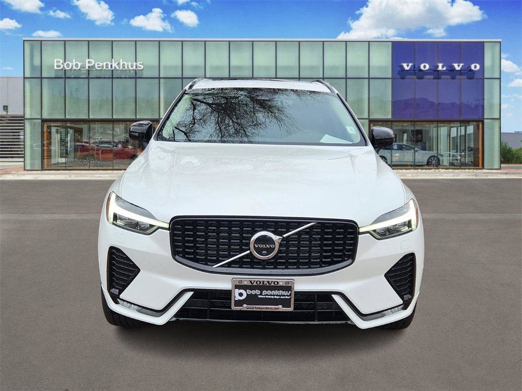 Used 2025 Volvo XC60 B5 Plus image 26