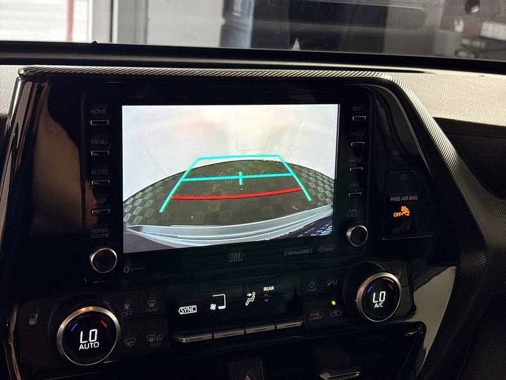 Used 2021 Toyota Highlander XSE AWD/4WD image 17
