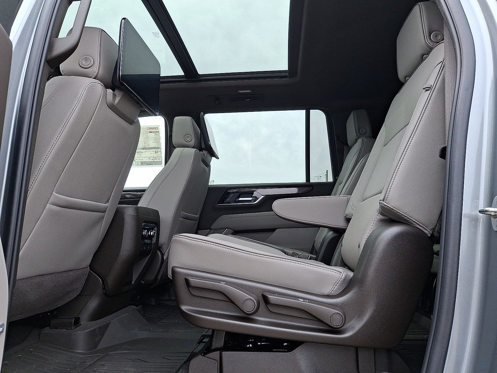 New 2026 GMC Yukon XL Elevation w/ Elevation Premium Package AWD/4WD image 13