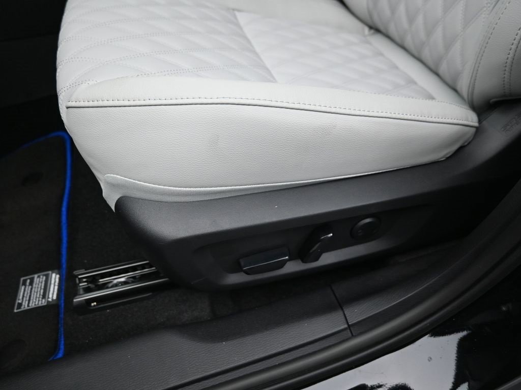 New 2025 Mitsubishi Outlander SEL image 17