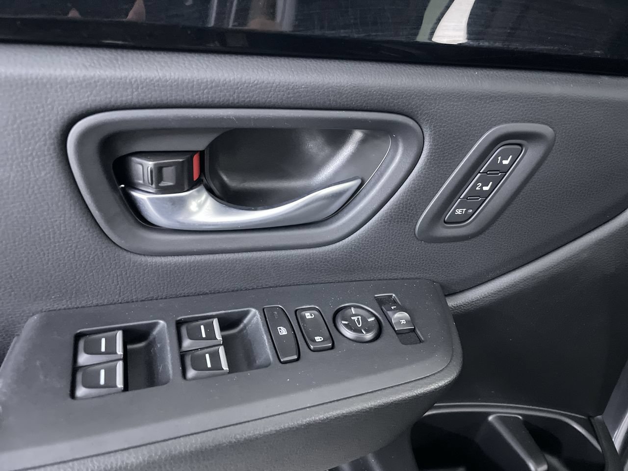 Used 2025 Honda Pilot Touring image 11