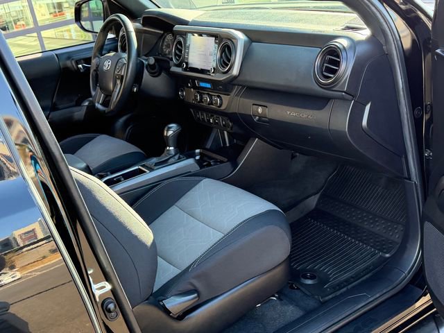 Used 2022 Toyota Tacoma TRD Sport w/ Technology Package image 26