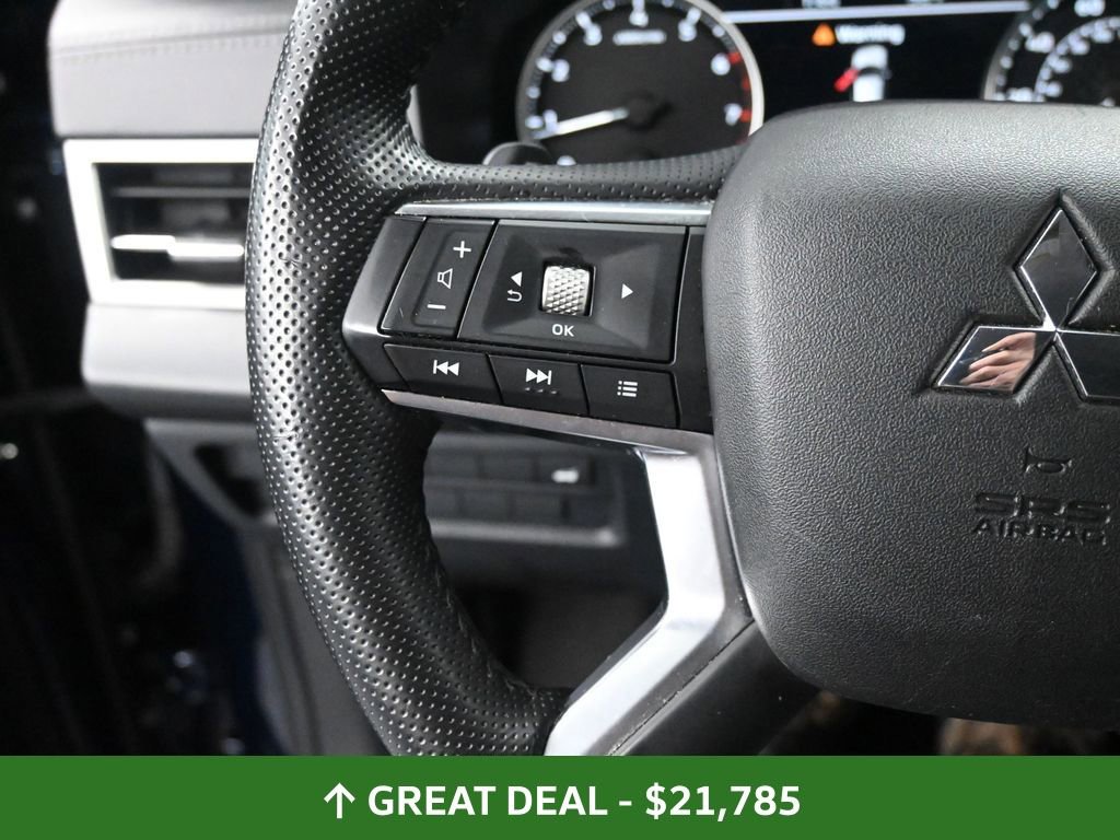 Used 2024 Mitsubishi Outlander SE image 39