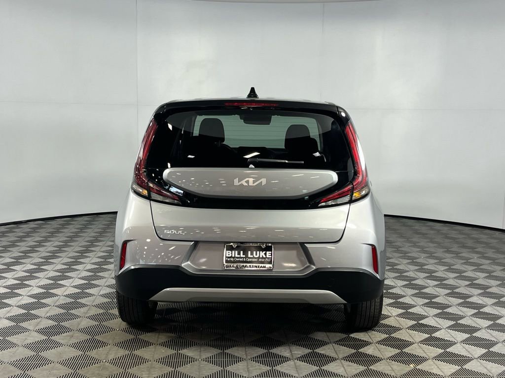 Used 2025 Kia Soul LX image 9