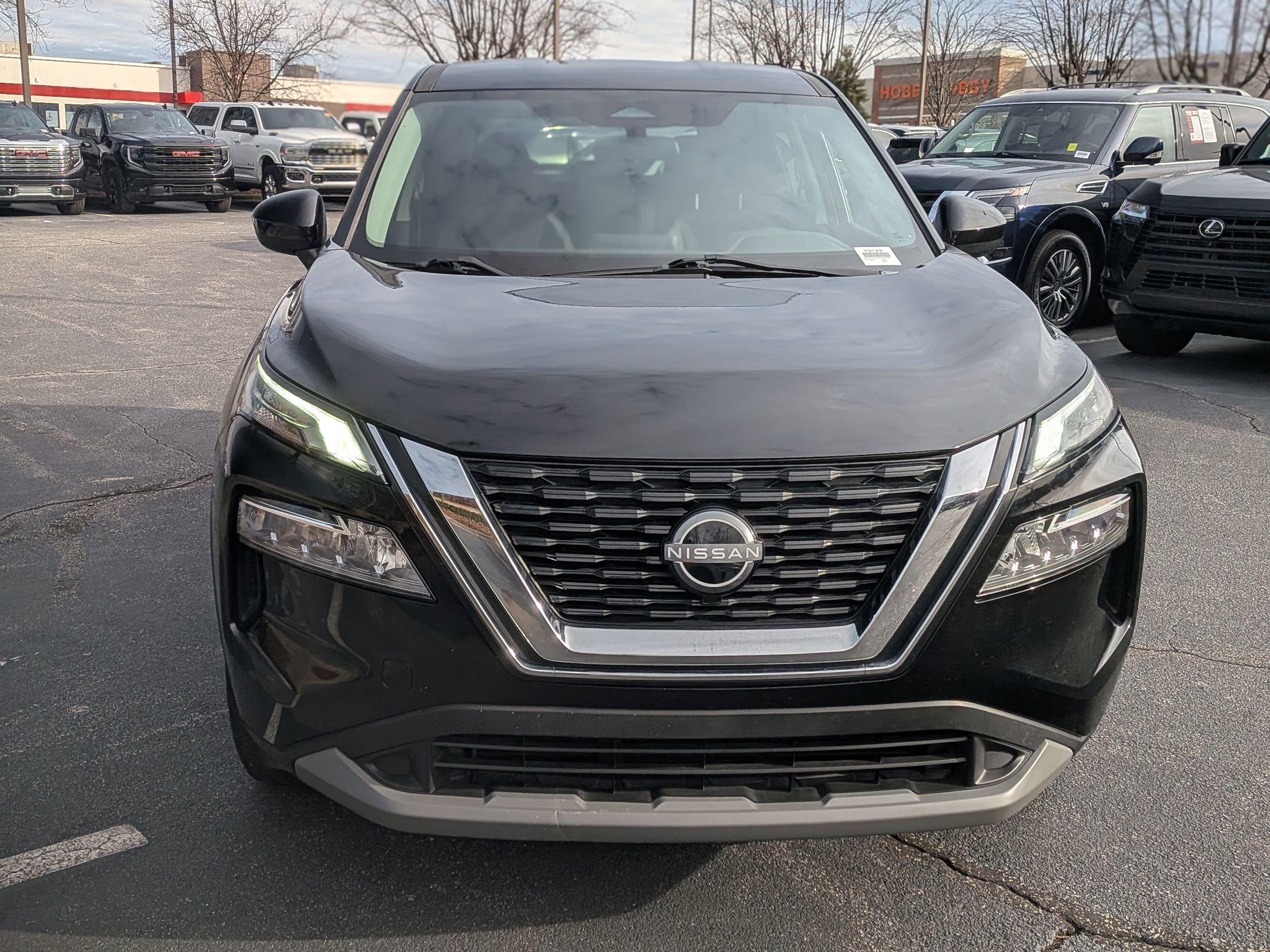 Used 2023 Nissan Rogue SV image 3