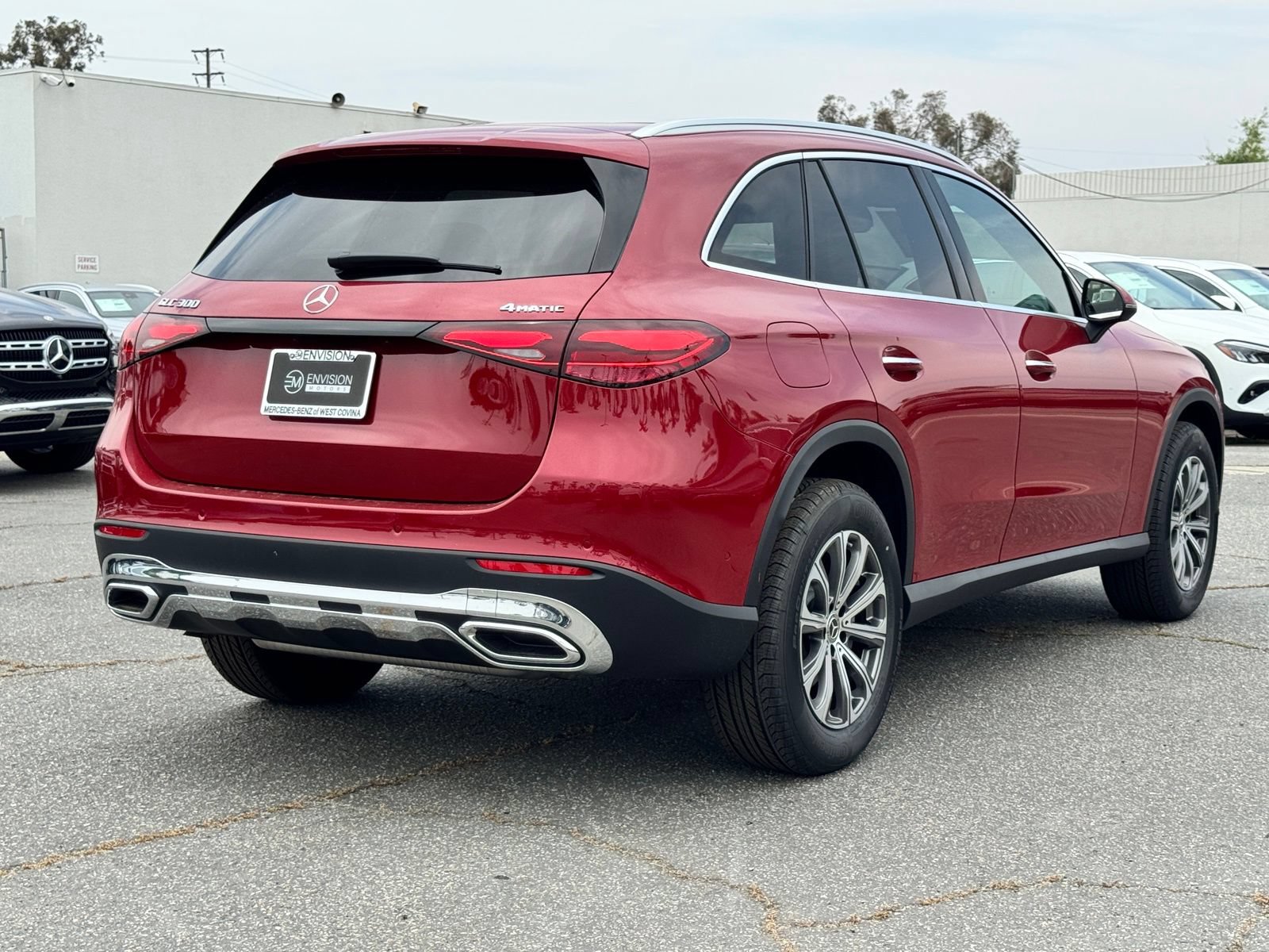 Used 2025 Mercedes-Benz GLC 300 4MATIC image 11