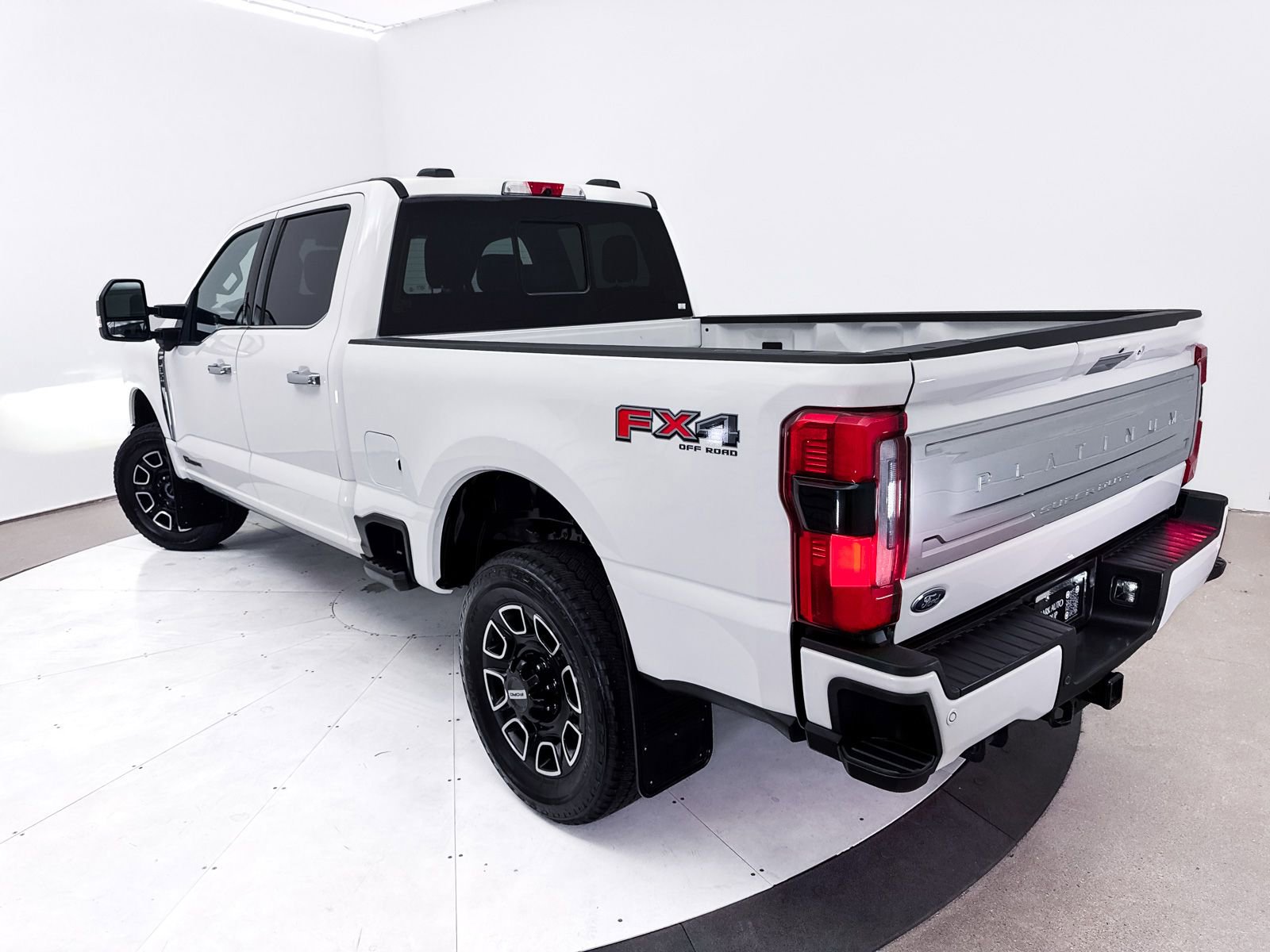 Used 2024 Ford F350 Platinum AWD/4WD image 2