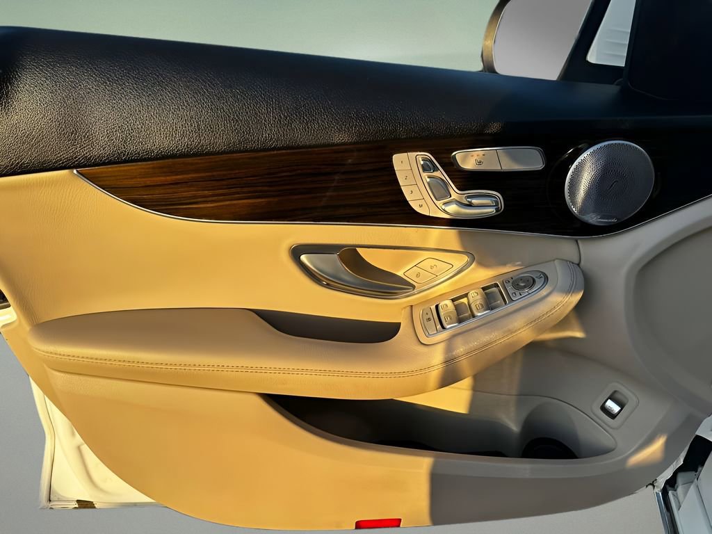 Used 2021 Mercedes-Benz C 300 4MATIC Sedan image 9