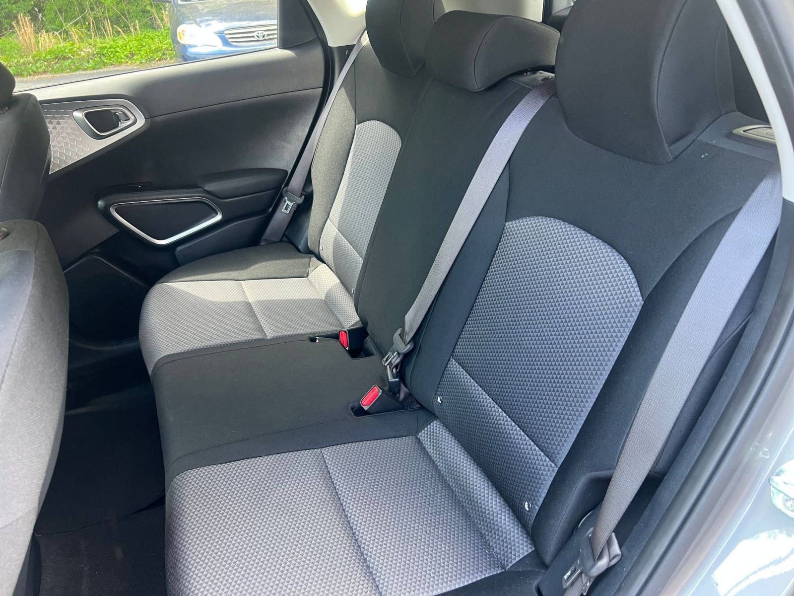 Used 2025 Kia Soul LX w/ LX Technology Package FWD image 21