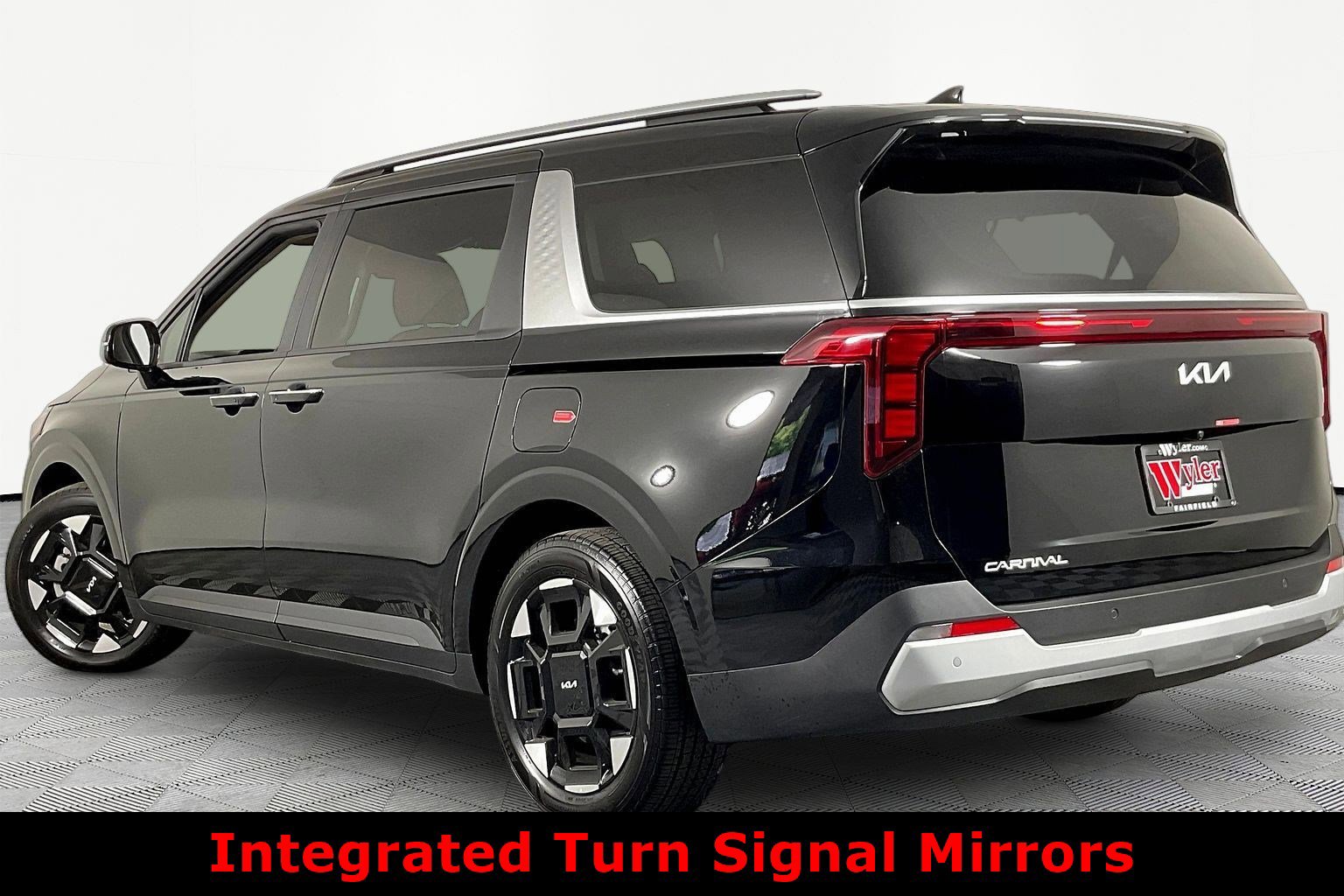 Certified 2026 Kia Carnival EX FWD image 4