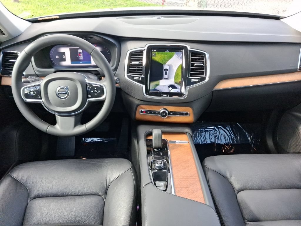 Certified 2024 Volvo XC90 B5 Plus w/ Protection Package Premier AWD/4WD image 9
