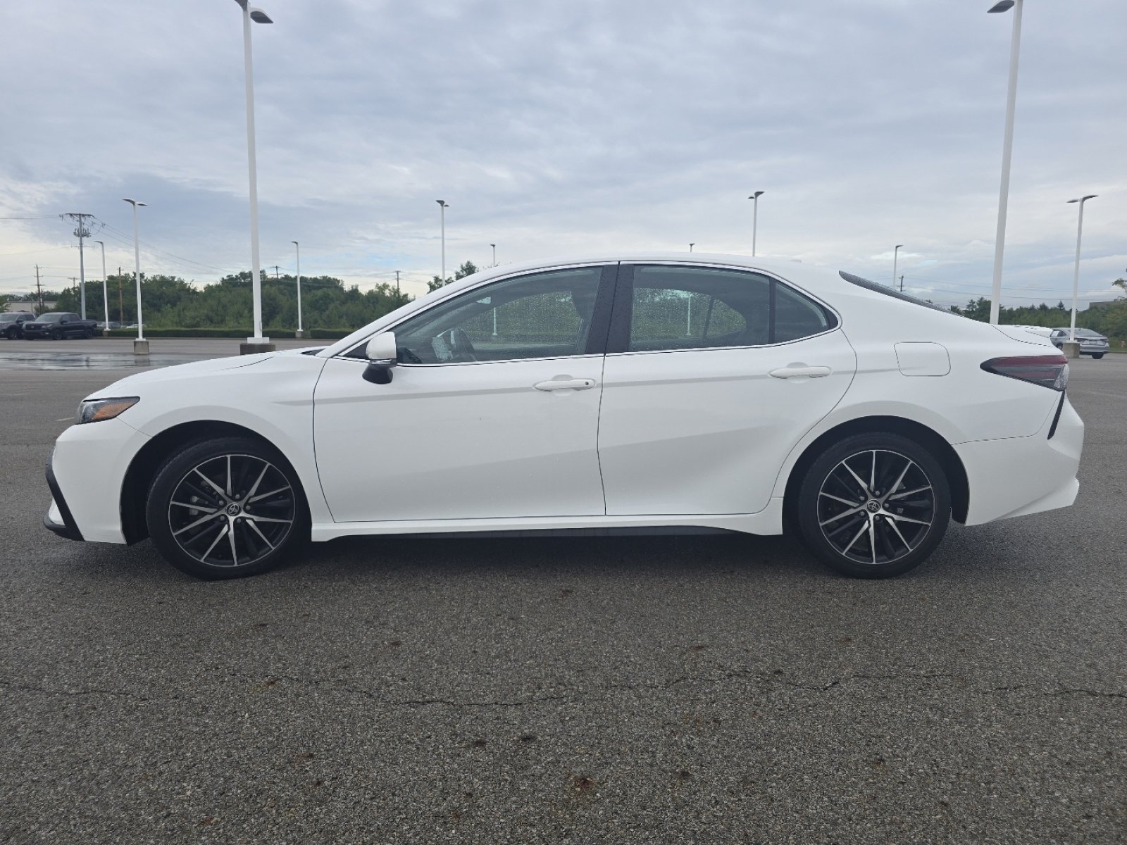 Used 2023 Toyota Camry SE FWD image 12