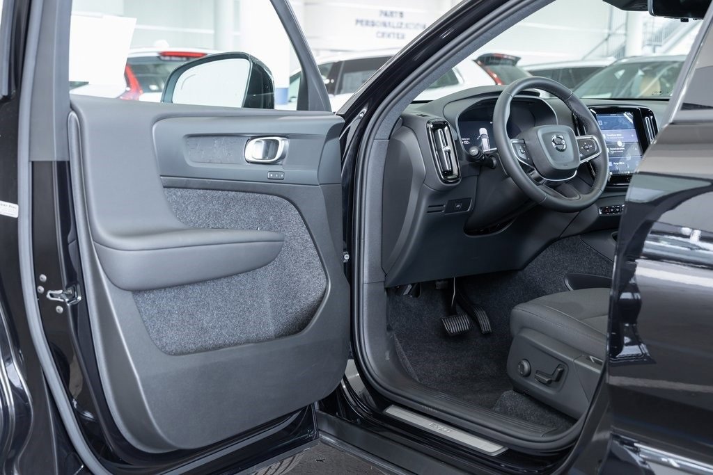 New 2025 Volvo EX40 Core w/ Climate Package image 5