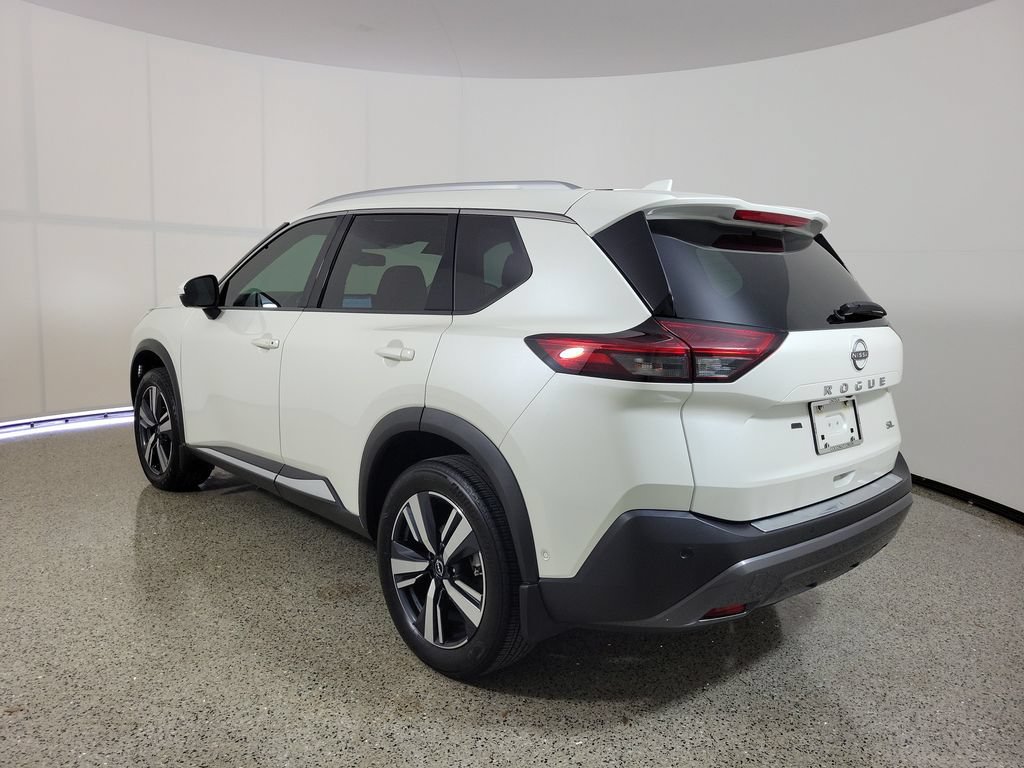 Used 2023 Nissan Rogue SL w/ SL Premium Package FWD image 3