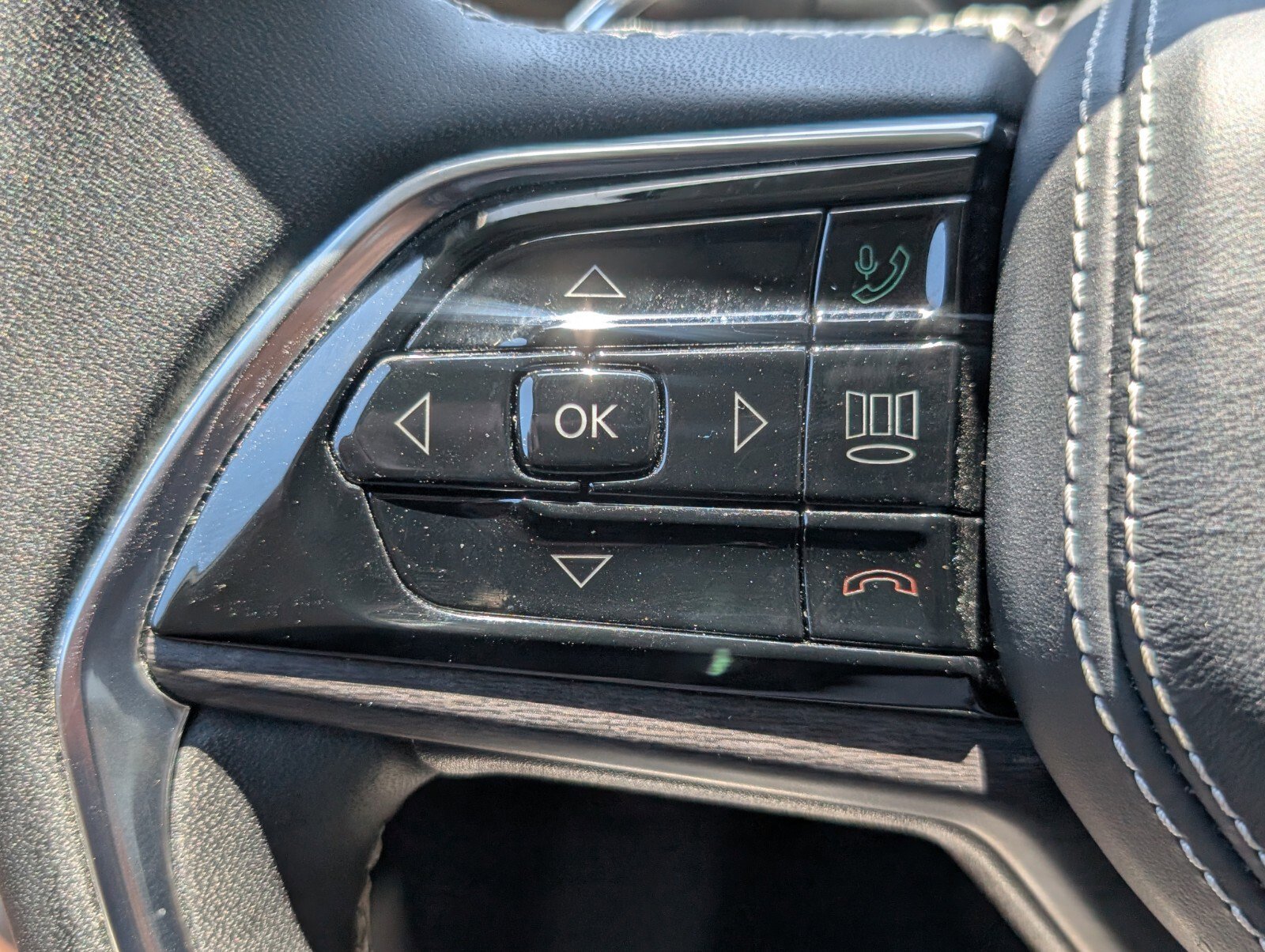 Used 2022 Jeep Grand Cherokee Overland AWD/4WD image 32