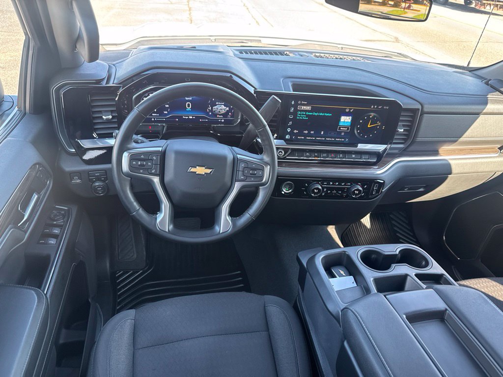 Used 2023 Chevrolet Silverado 1500 LT AWD/4WD image 27