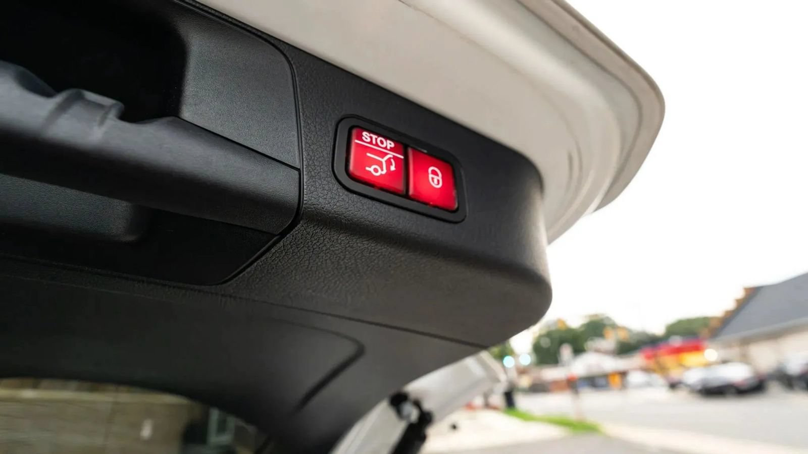 Used 2020 Mercedes-Benz GLB 250 4MATIC w/ Premium Package image 25