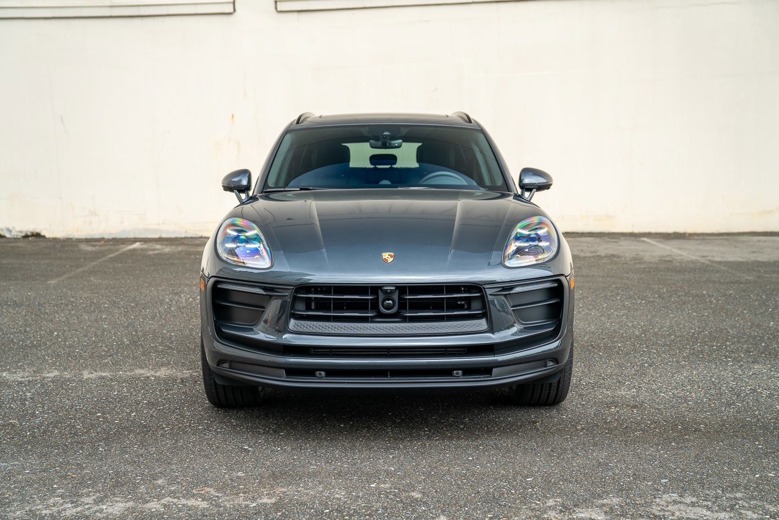 Certified 2025 Porsche Macan AWD/4WD image 6