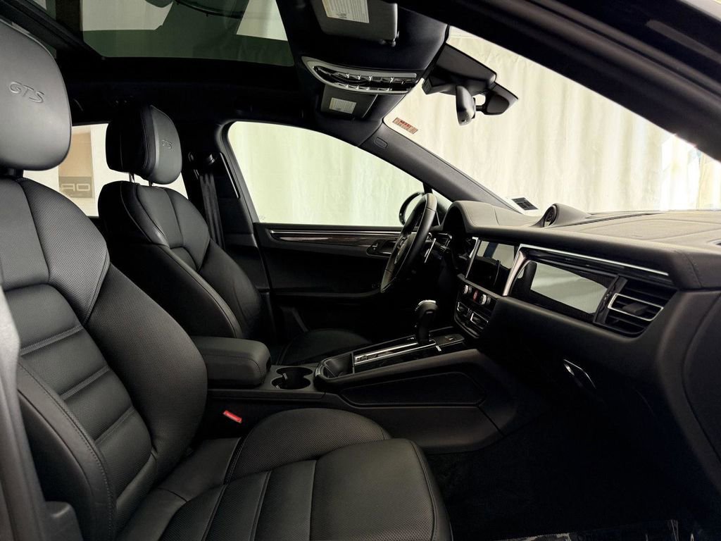 Certified 2022 Porsche Macan GTS image 16