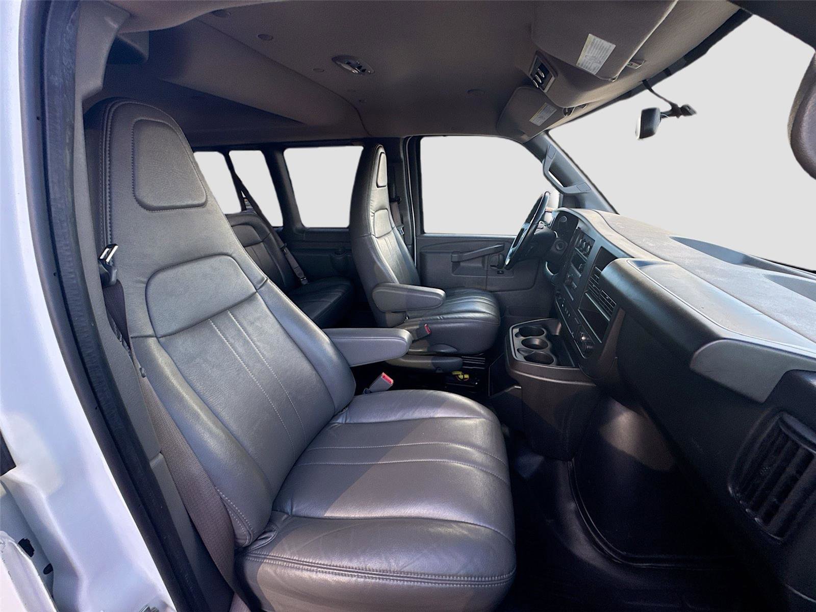 Used 2022 Chevrolet Express 3500 LS image 15