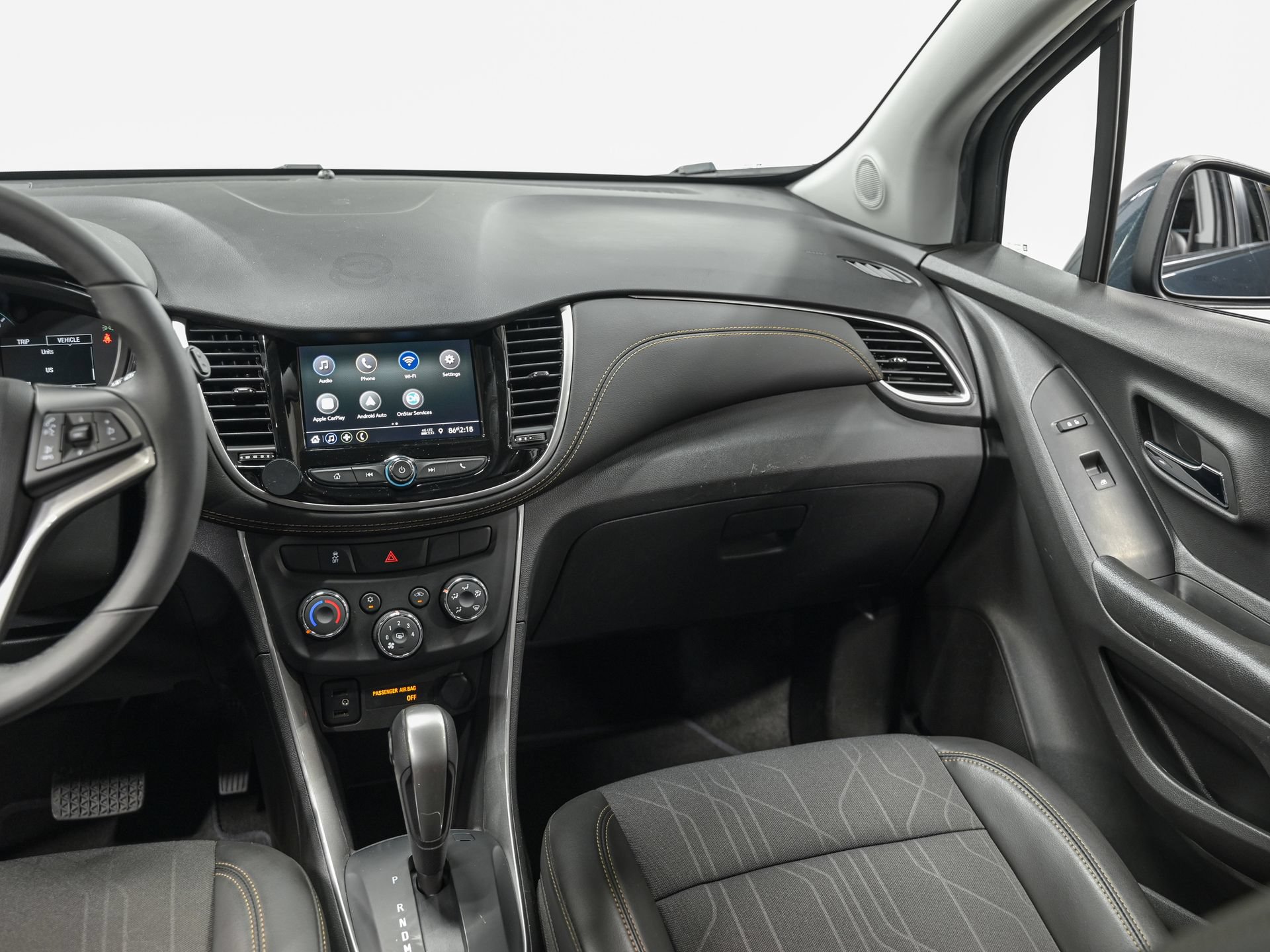 Used 2022 Chevrolet Trax LT w/ LT Convenience Package AWD/4WD image 32