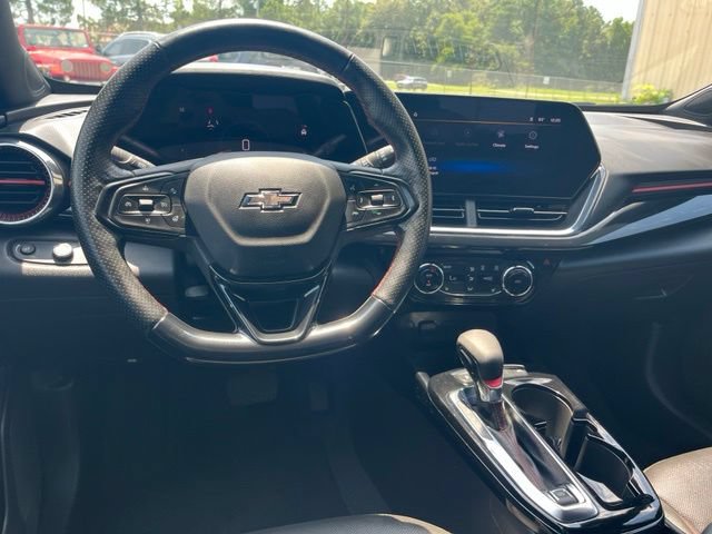 Used 2025 Chevrolet Trax RS w/ Driver Confidence Package FWD image 16