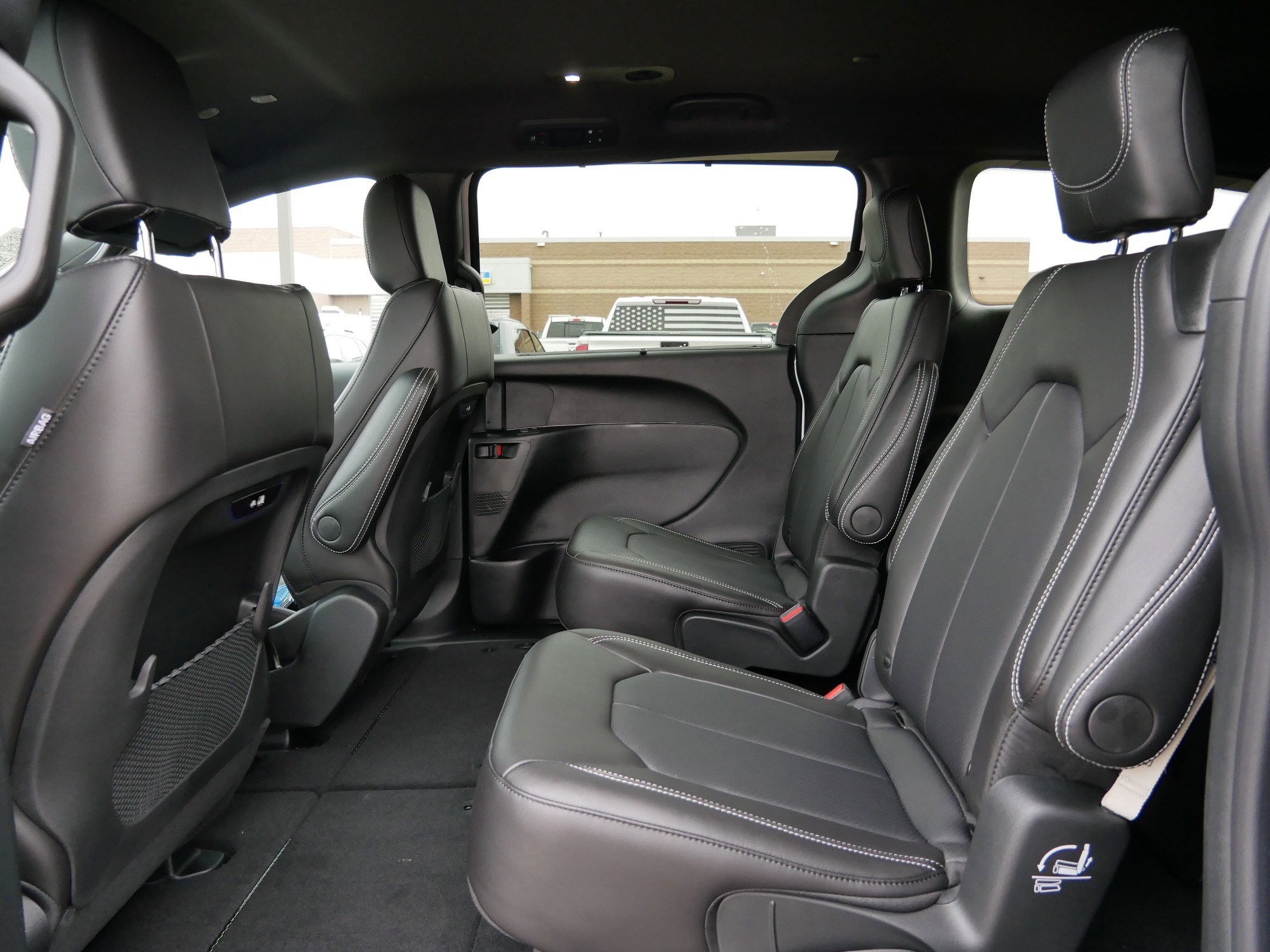 New 2026 Chrysler Pacifica Select image 7