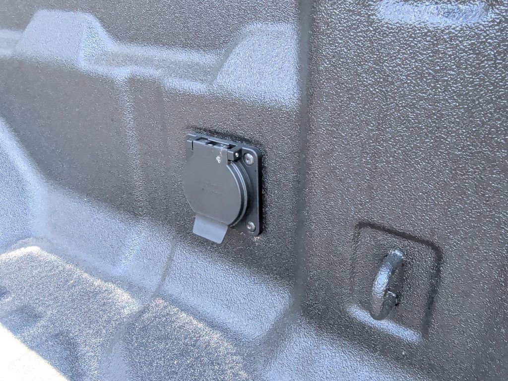 New 2025 GMC Canyon AT4 w/ Nightfall Edition image 40