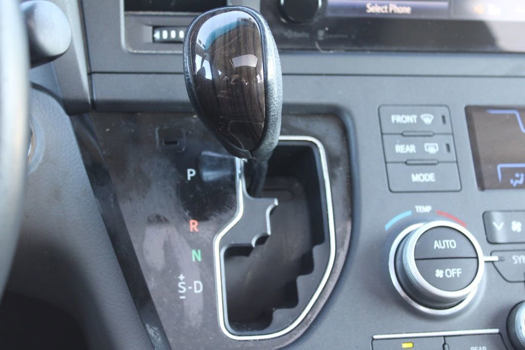 Used 2015 Toyota Sienna XLE image 42