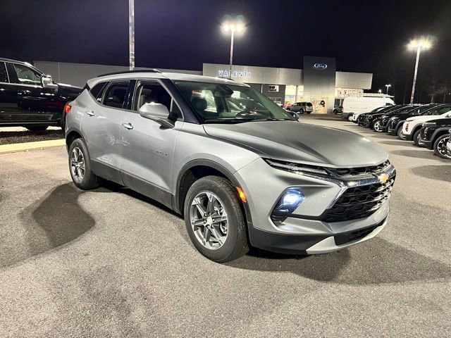 Used 2024 Chevrolet Blazer LT w/ Convenience Package FWD image 4