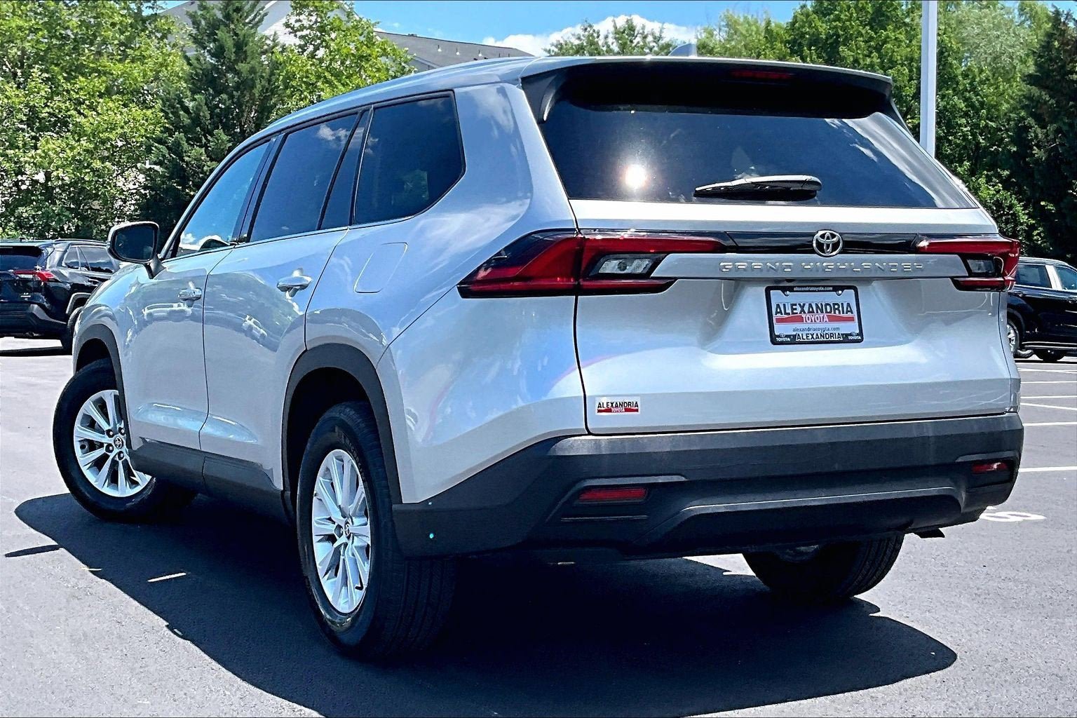 Used 2025 Toyota Grand Highlander AWD image 10