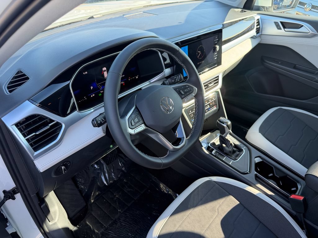 New 2026 Volkswagen Taos SE FWD image 11