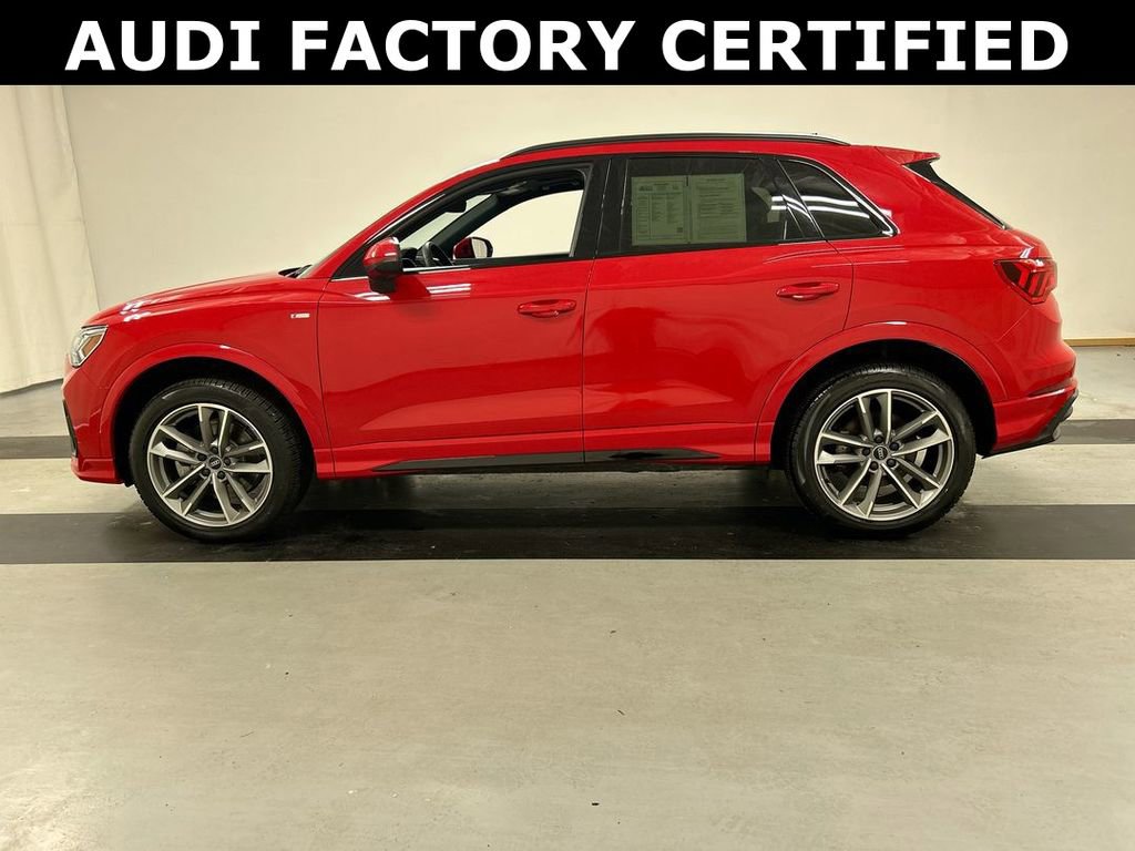 Certified 2025 Audi Q3 2.0T Premium w/ Black Optic Sport Package image 7