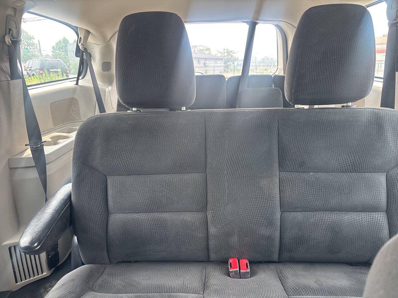 Used 2016 Dodge Grand Caravan American Value Package FWD image 14